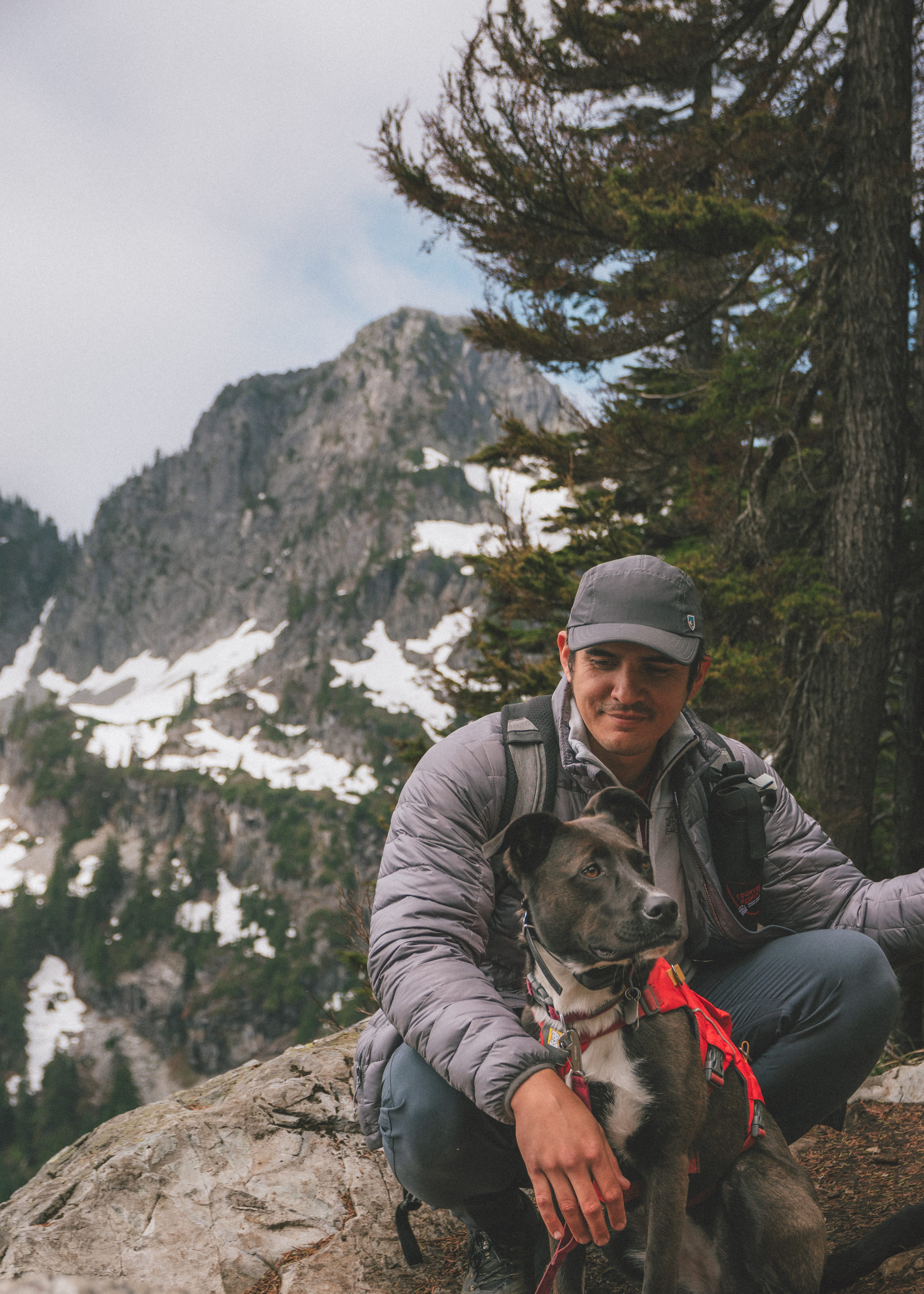 Hiking with our dog to Snow Lake in Snoqualmie Pass, Washington