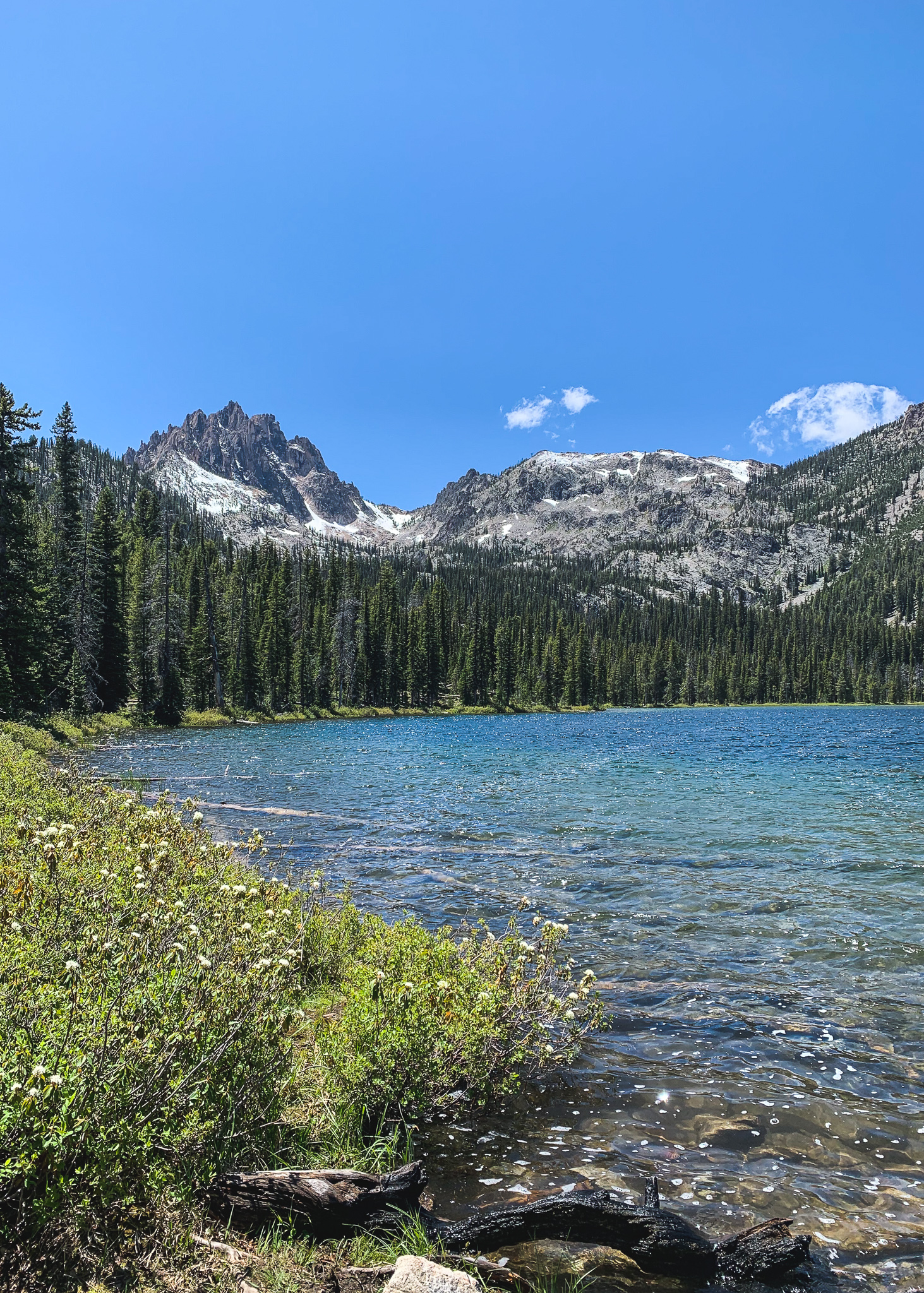 Beautiful view of Lower Bench Lake in the Sawtooth Mountains